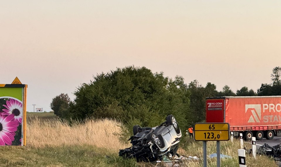 Tragická nehoda pri Martine: Zrážku s kamiónom neprežil vodič osobného auta