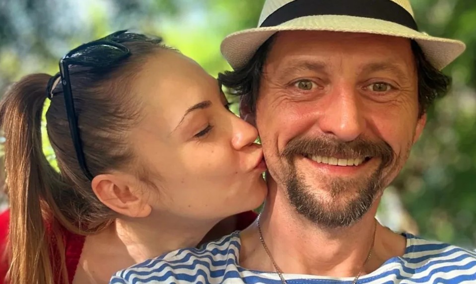 Herec Lukáš LATINÁK žiari, o 18 rokov mladšia frajerka mu prospieva: POZRITE, ako skvelo vyzerá!