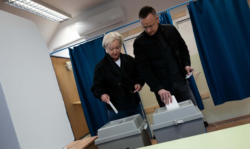 ONLINE: Minister zahraničných vecí už odvolil. 2x hlas pre Fidesz