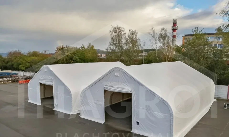 Plachtová hala ako moderné riešenie pre podnikanie, ktoré šetrí čas a financie