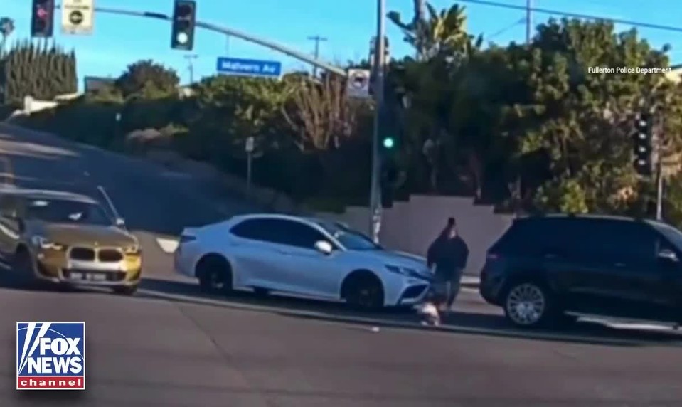 Hrôzostrašný moment zachytený na videu: 19-mesačné dieťa vypadlo z idúceho SUV