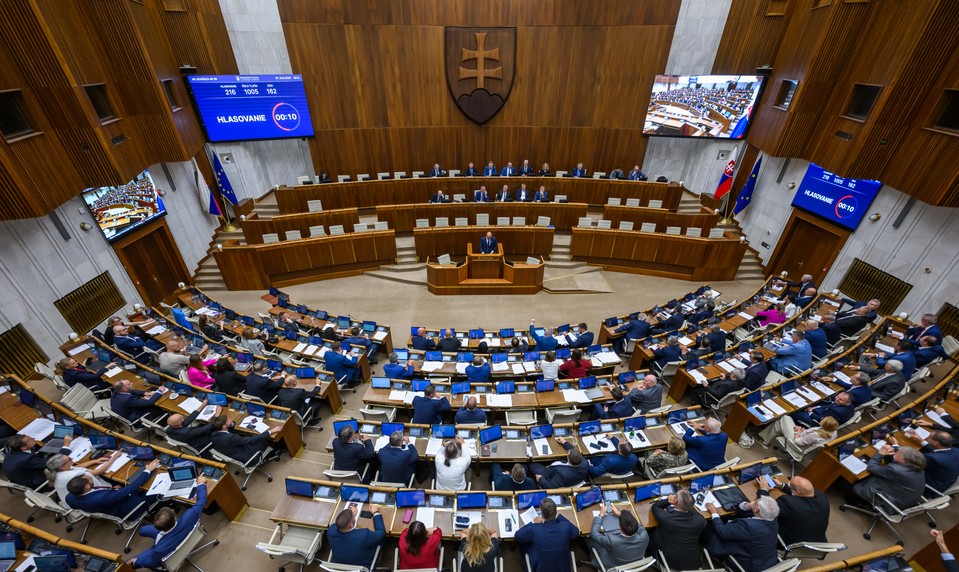 Poslanci ukončili rokovací deň, naďalej sa bavia o zmene ÚOO na nový úrad