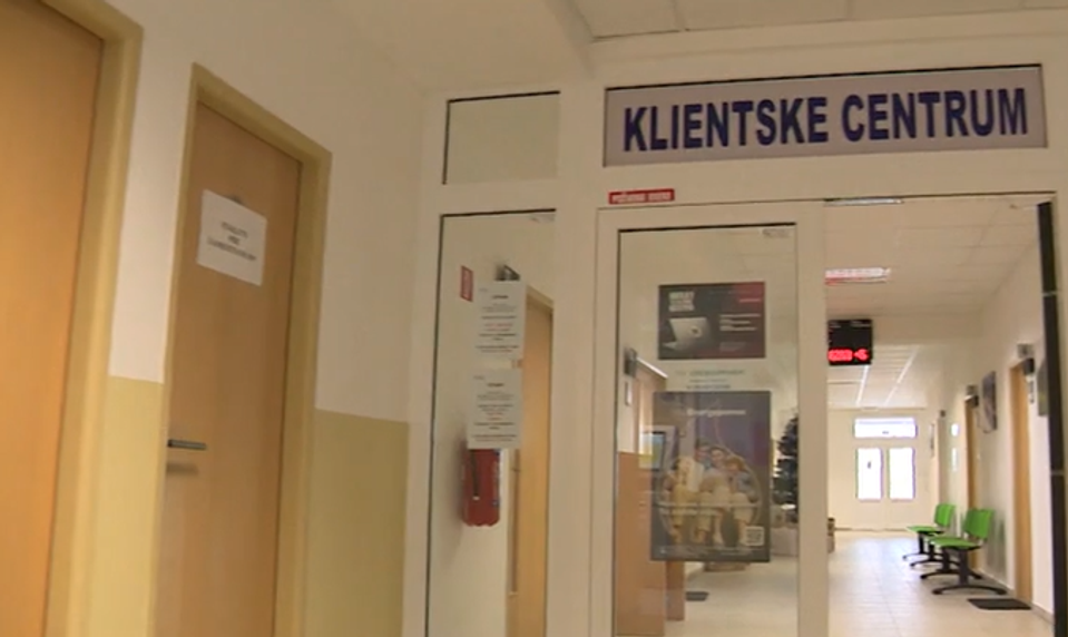 Úradníci v Hlohovci pracujú v nedôstojných podmienkach, voda a toalety nefungujú