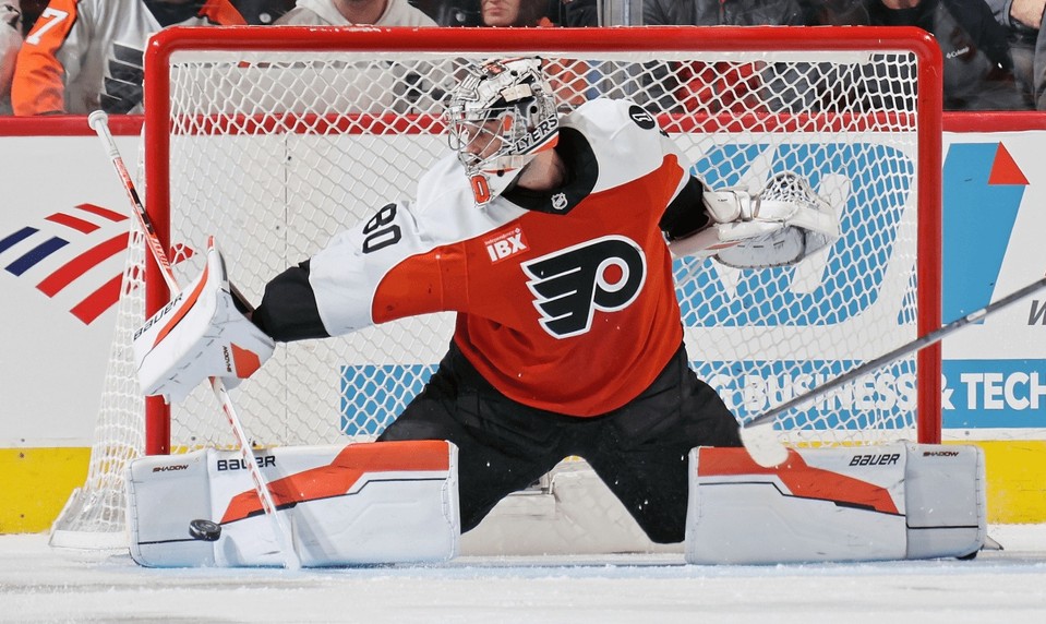 Philadelphia postúpila do druhého kola, Čech VLADAŘ urobil 42 zákrokov