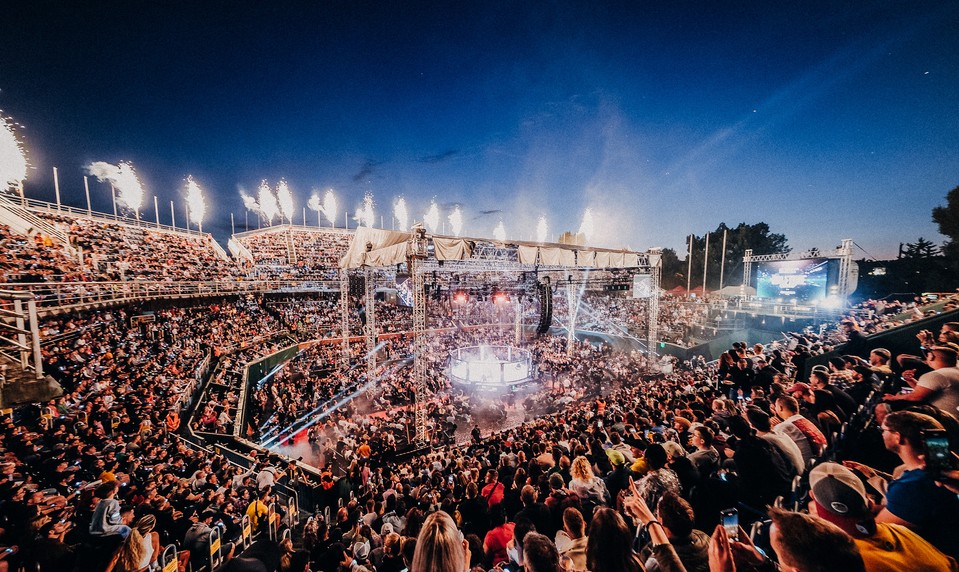 Cesty investorov a bojovníkov sa prepojili: XTB vstupuje do klietky ako hlavný partner OKTAGONu