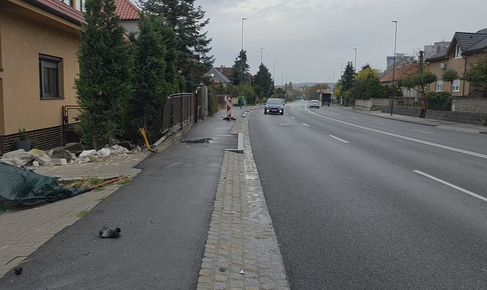 Policajt mimo služby havaroval pod vplyvom alkoholu. Nafúkal približne 1,6 promile