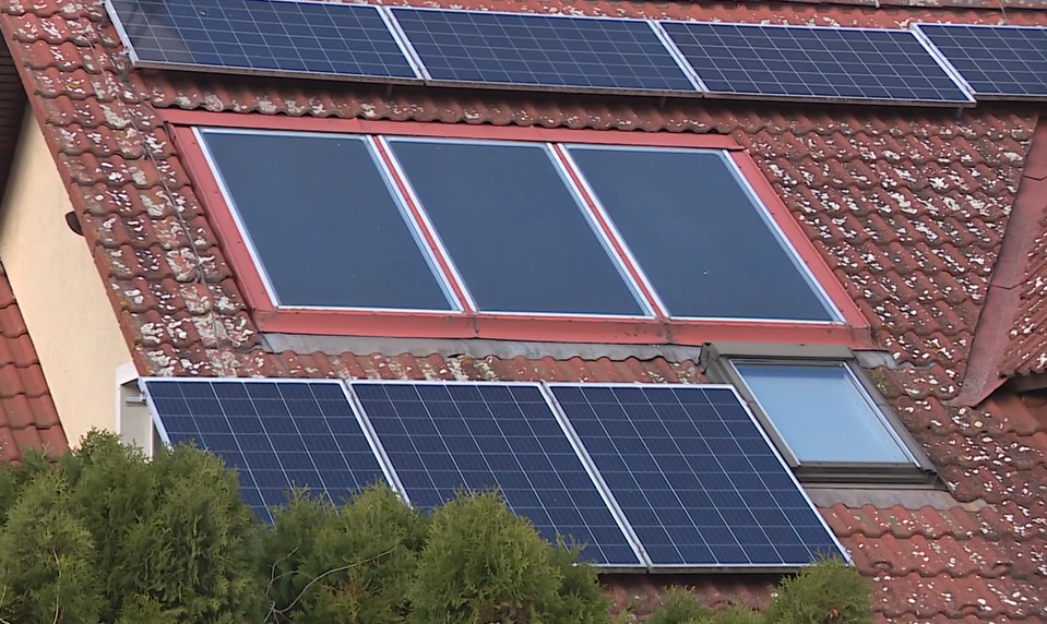 Majitelia fotovoltiky v právnej neistote: Podľa novely môžu od budúceho roka platiť odvody