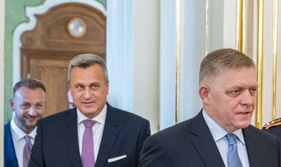 Slovensko prekročilo dlhovú hranicu. Vláda musí reagovať podľa ústavného zákona