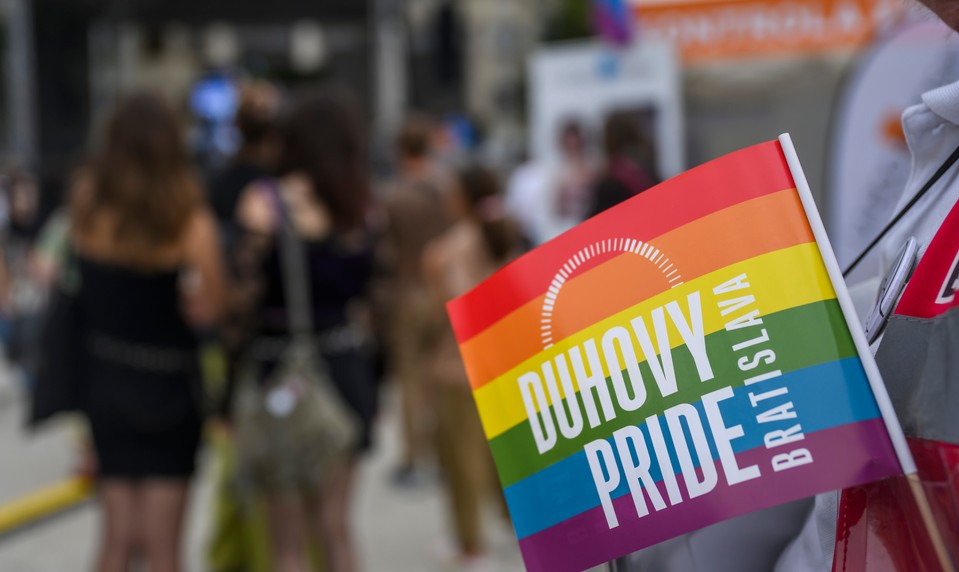 V uliciach Bratislavy sa stretnú dva pochody. Jeden za práva LGBTI+, druhý za tradičnú rodinu