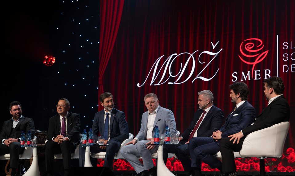 Politológ: Ideologické nálepky strán často nesedia. Smer sa vymyká sociálnej demokracii