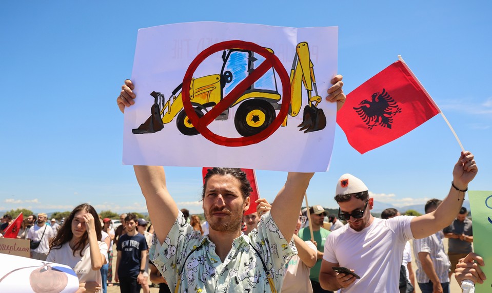Protesty v Albánsku rastú. Ustúpi premiér od miliardovej investície?