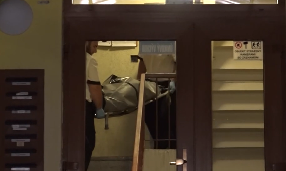 Mladíka (†19) našli ležať mŕtveho v zamknutom byte. Záchranári mu už nedokázali pomôcť