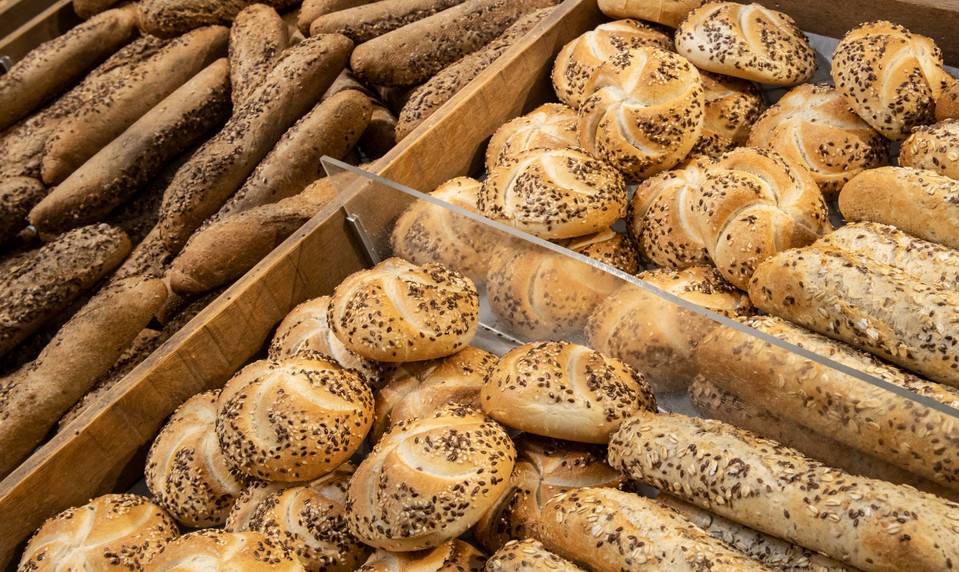Kupujete pečivo v supermarkete? Skúsený pekár varuje pred týmito tromi druhmi