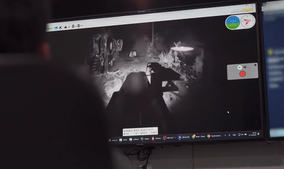 Ukrajinci nasadili robota na záchranu vojaka z okupovaného územia. Prežil mínové pole aj útok dronu