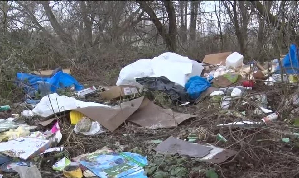Samosprávy bojujú proti nelegálnym skládkam pomocou fotopascí