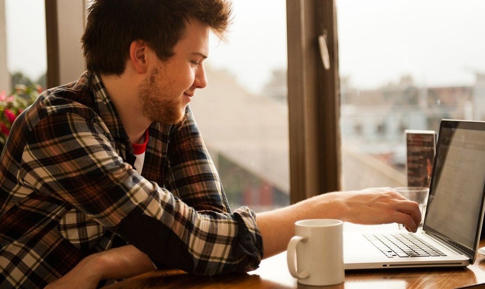 Pracujete s počítačom? Tieto klávesové skratky vám ušetria čas aj dáta