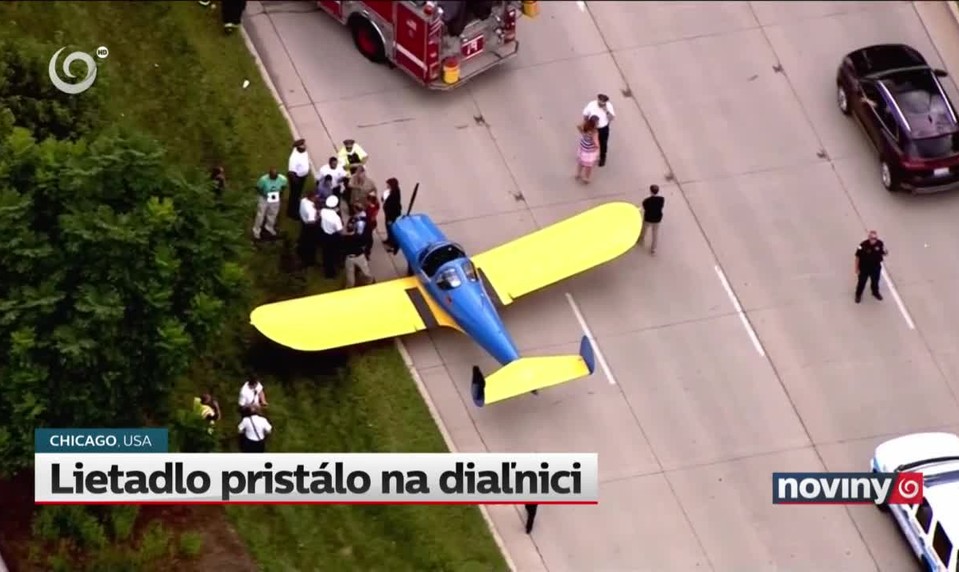 Lietadlo pristálo na diaľnici