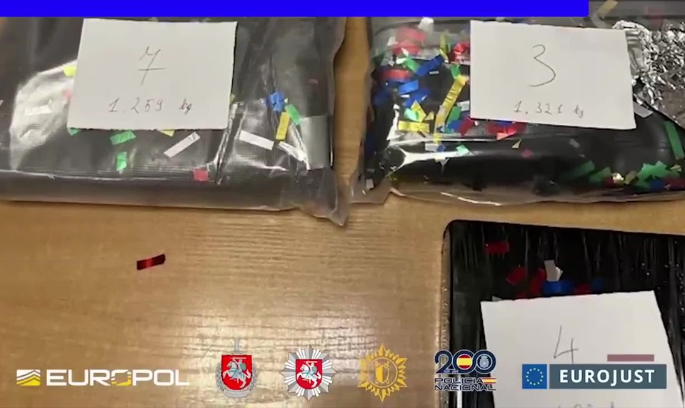 Europol rozbil sieť pašerákov: Kuriéri prehĺtali balíčky s kokaínom