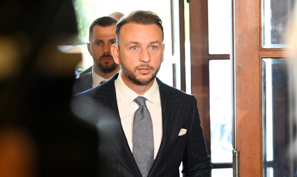 Šutaj Eštok prehral súd s policajtmi okolo Čurillu. Musí zaplatiť 120-tisíc, účet má zablokovaný