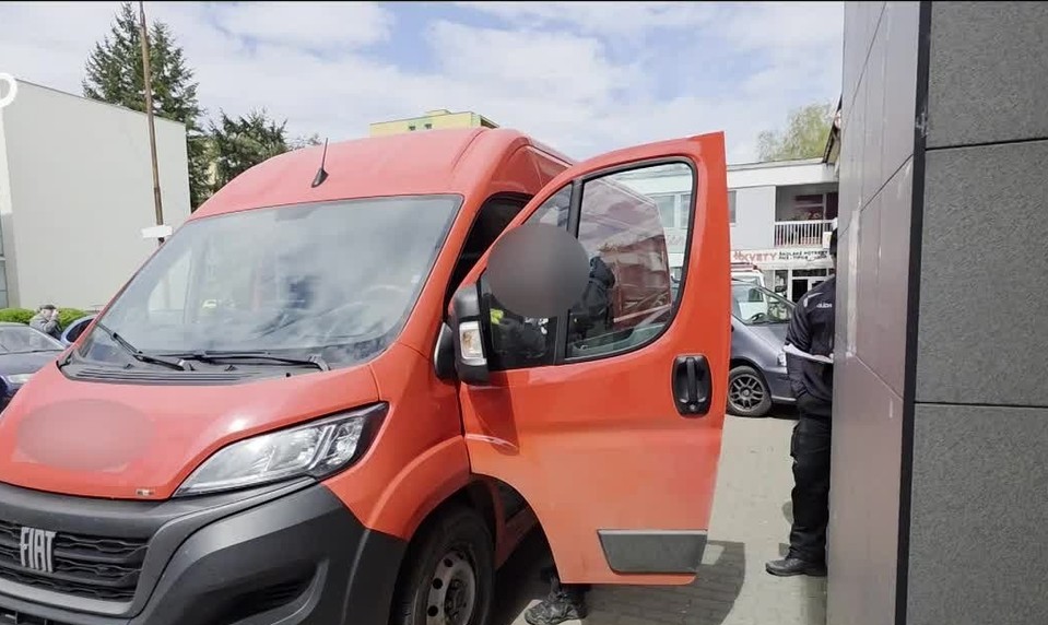 Zlodej sa do zamknutého auta dostal za päť sekúnd. Odniesol si takmer dve tisíc eur