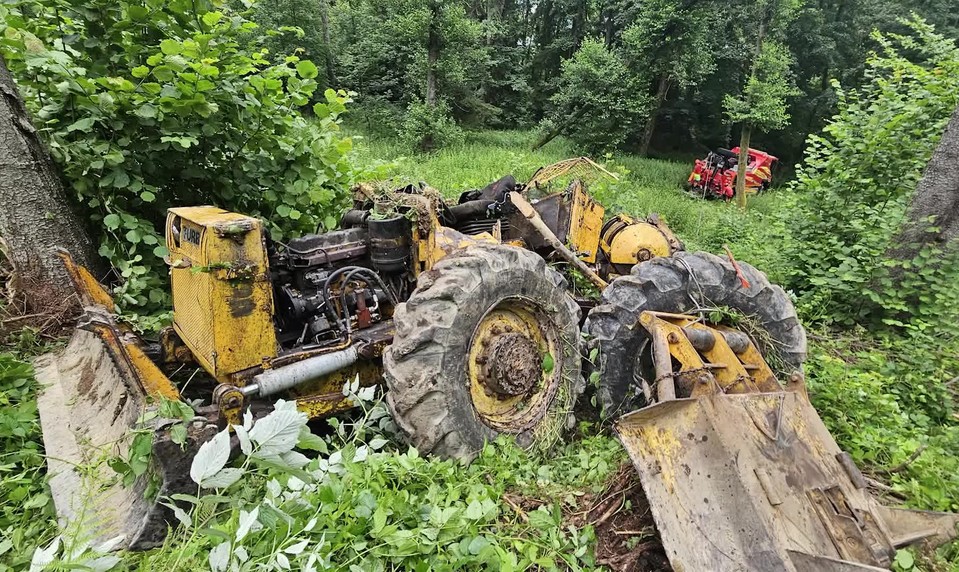 Tragédia v neprístupnom teréne. Robotník zahynul pri sťahovaní dreva