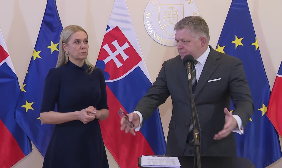 Fico predstavil nový návrh: Zahraniční vodiči si za tankovanie môžu priplatiť