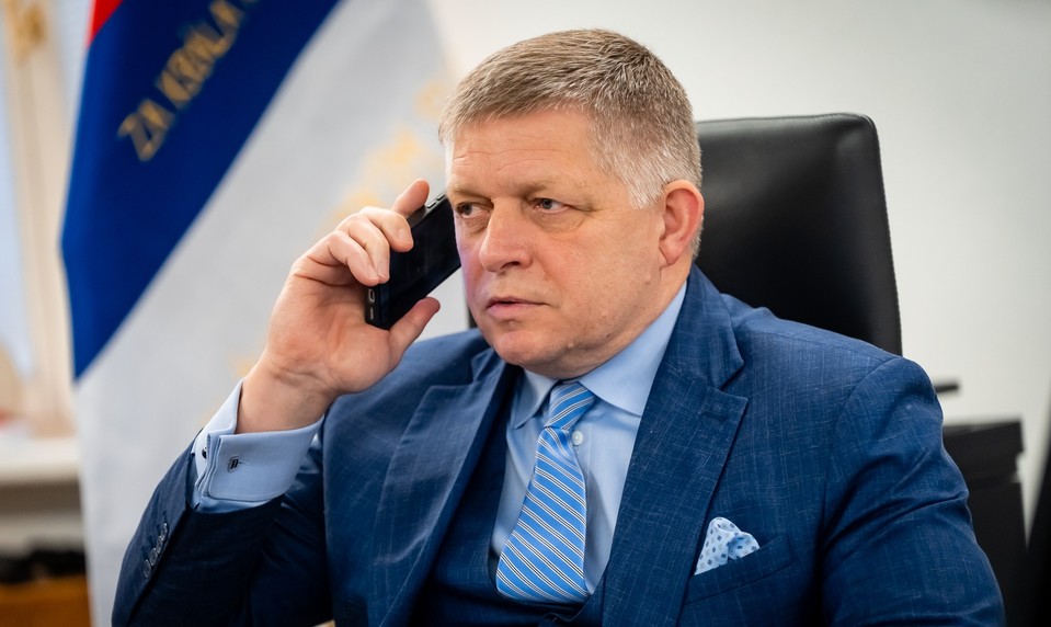 Fico telefonoval s Magyarom. Niektoré témy navrhol prerokovať osobne