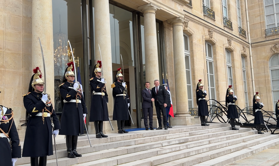 Premiér Fico je v Paríži, prijal ho francúzsky prezident Emmanuel Macron