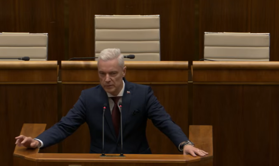 Ferenčák ostro vystúpil v parlamente proti Eštokovi, Gašpar mu vypol mikrofón