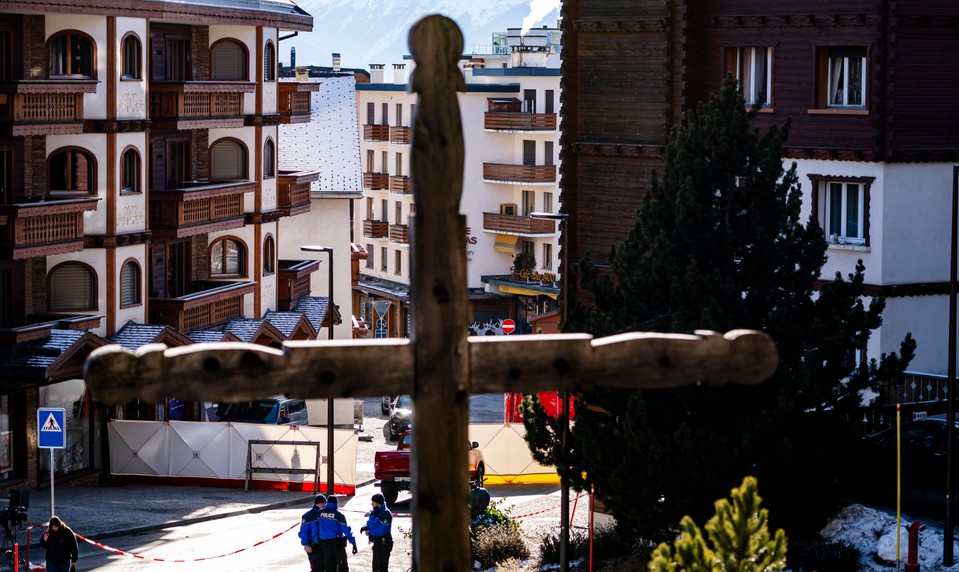 Požiar v Crans-Montane: pitva vylúčila ušliapanie 16-ročného chlapca, mladík sa zrejme udusil