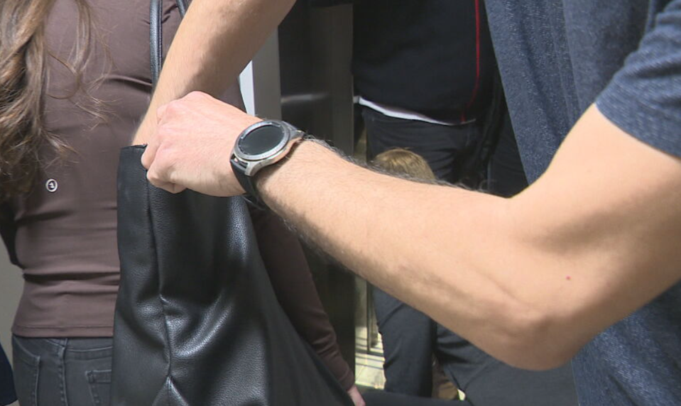 Zločin zblízka: Pozor na vreckových zlodejov - blokovačov