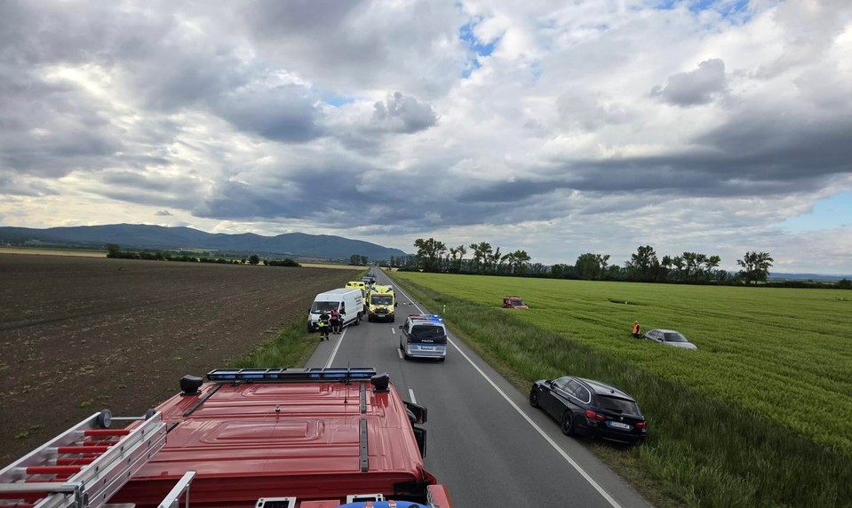 Pri Sečovciach sa stala hromadná nehoda, zranilo sa sedem ľudí vrátane detí