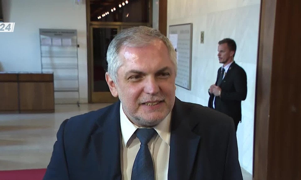 Tlačový brífing predsedu SNS Romana Michelka k aktuálnym témam