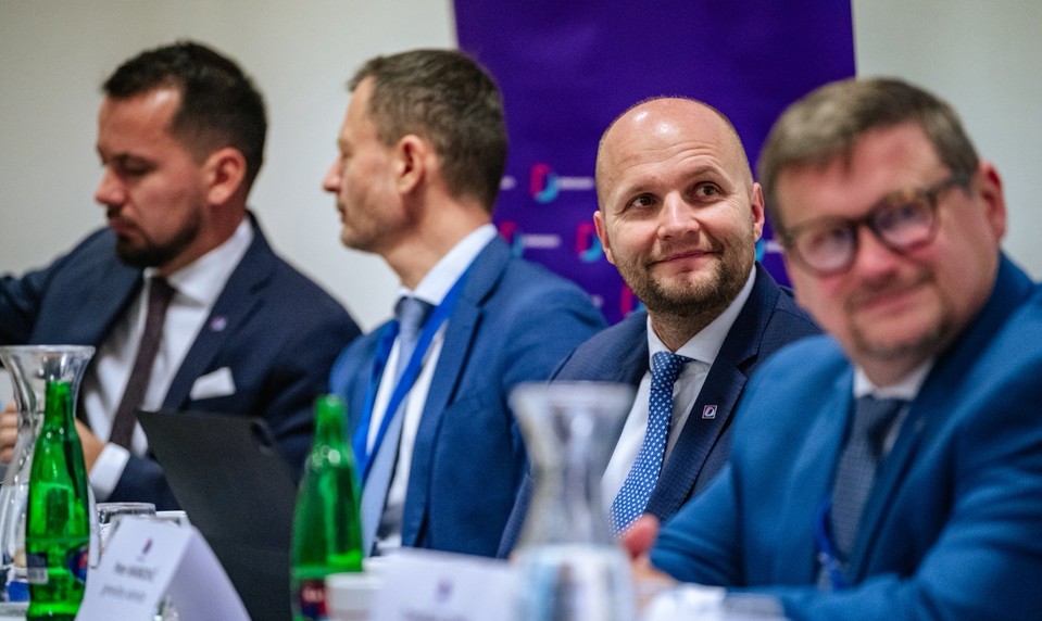 Prieskum: Demokrati na vzostupe, opozícia by mala len krehkú parlamentnú väčšinu