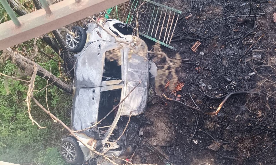 Tragická nehoda v Bratislave: Auto po zrážke spadlo z nadjazdu, vo vozidle našli jednu obeť
