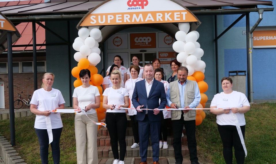 COOP Jednota otvorila predajňu 24/7 v najsevernejšej obci Slovenska. Domáci aj turisti nakúpia kedykoľvek