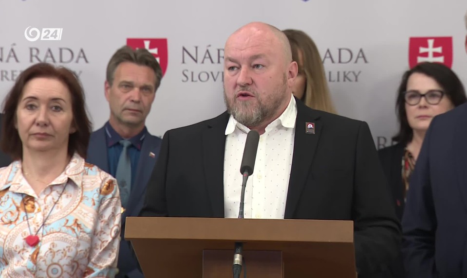 Huliak chce zrušiť niektoré konsolidačné opatrenia. Riešenie vidí vo vratkách DPH