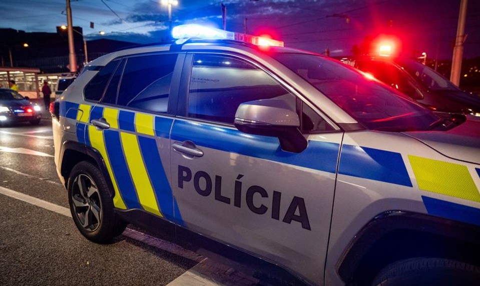 Dráma v obchodnom centre: Páchateľ ukradol alkohol, potom nožom ohrozoval SBSkára aj policajtov