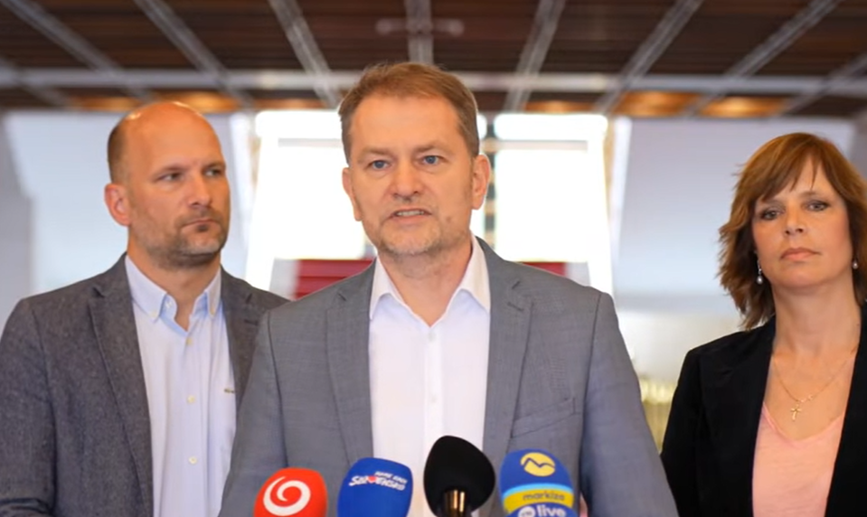 Matovič: Fico si líže rany v zlatej vani vo Vietname. Vopred vedel, ako sa voľby rysujú