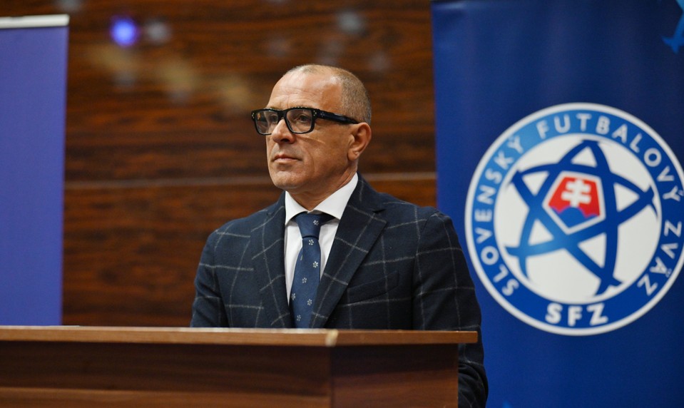 Unikol kráľovský plat trénera CALZONU