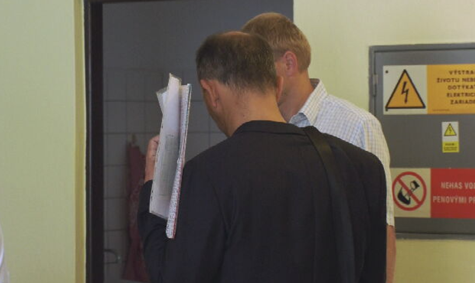 Ex-policajt mal vynášať informácie a pomáhať pri vražde Šátorovcom, dnes je na úteku