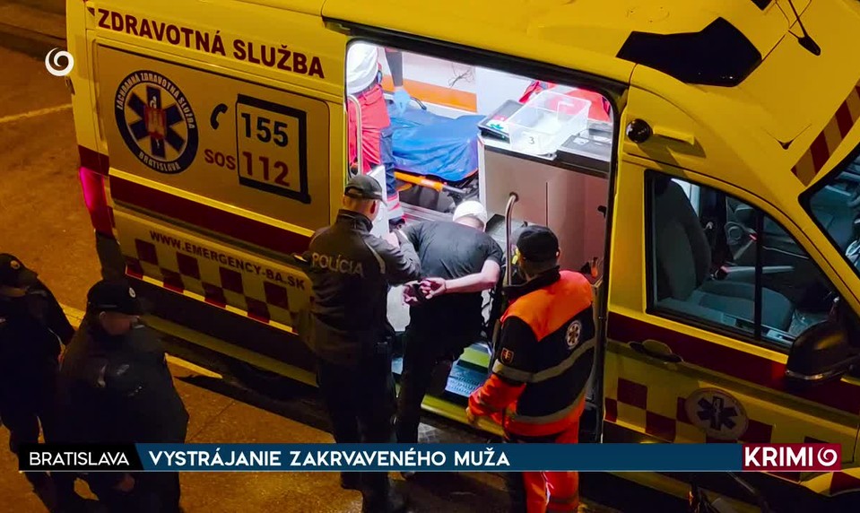 VYSTRÁJANIE ZAKRVAVENÉHO MUŽA