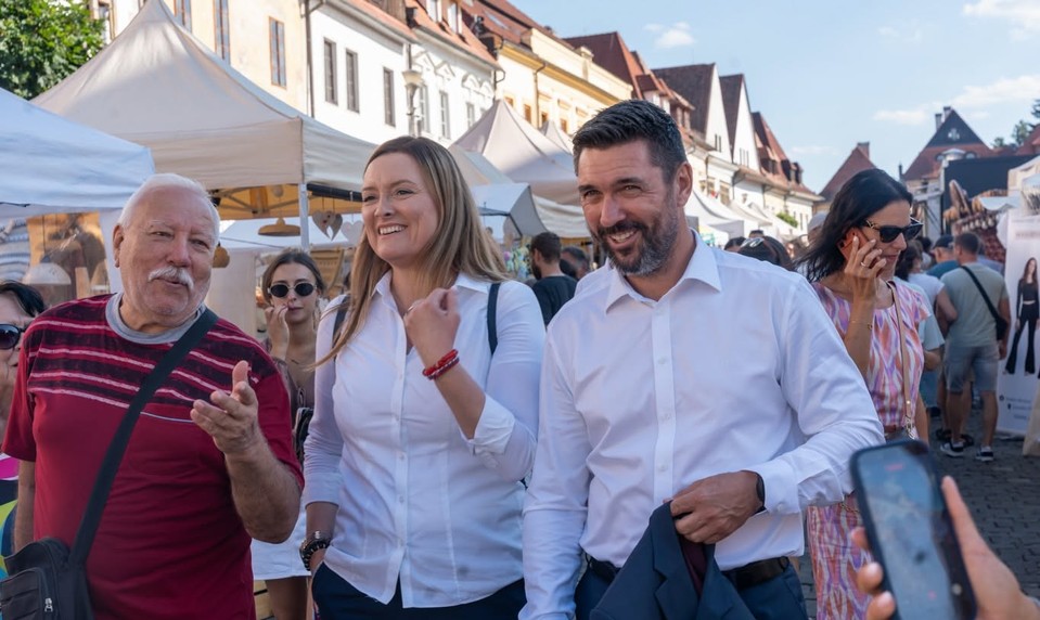 Privítali ich piskotom: Ministrov vlády na Bardejovskom jarmoku čakalo nemilé prekvapenie