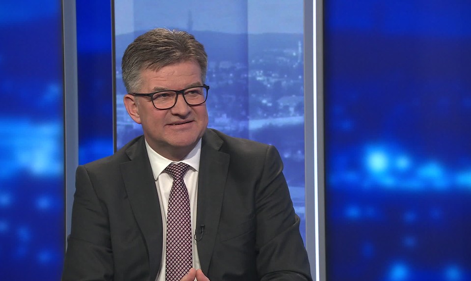 Lajčák mal podľa zverejnenej korešpondencie komunikovať s Epsteinom. Šimečka žiada vysvetlenie