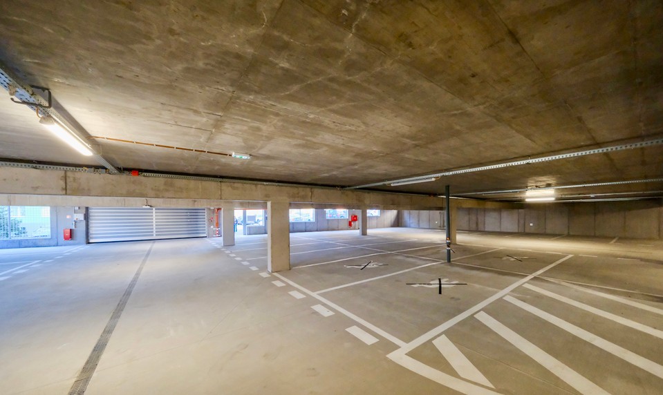 Karlova Ves má nový parkovací dom. Kto zaparkuje bezplatne?