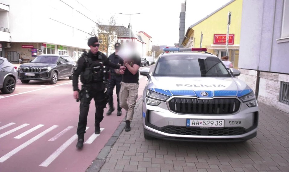 Razia vo Zvolene: Polícia zaistila väčšie množstvo pervitínu, dvaja muži skončili vo väzbe