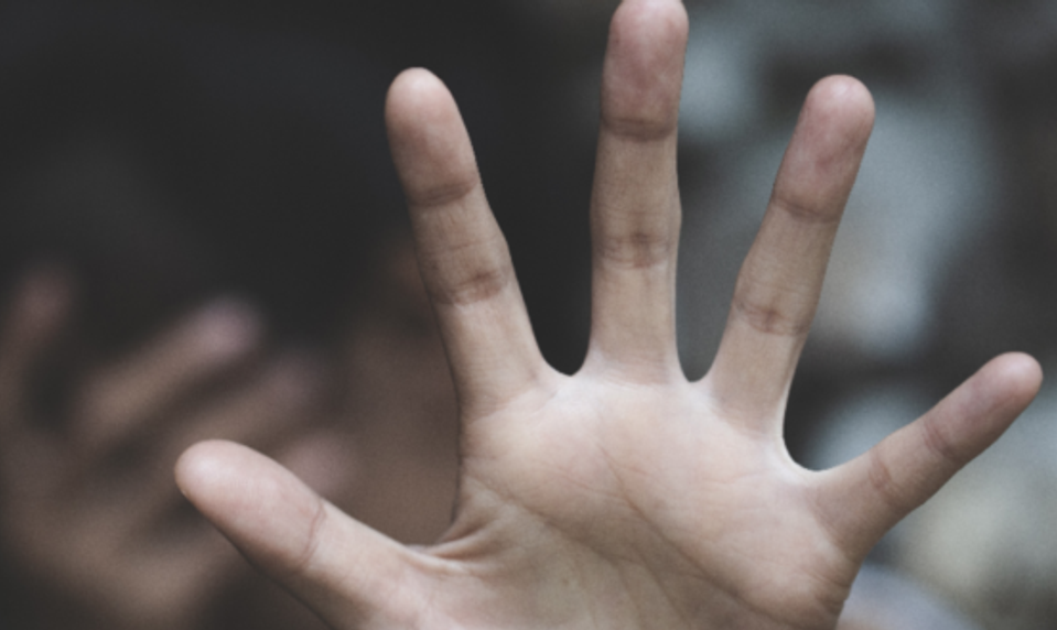 Otca obvineného z týrania bábätka v okrese Galanta stíhajú na slobode