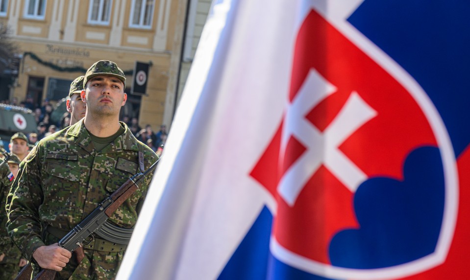 Vláda rozhodla: Slovensko vyšle vojakov na východné krídlo NATO