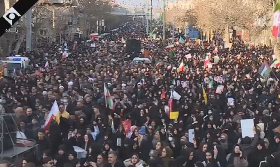 Po hrozbe americkej sily Irán údajne navrhol rokovania, demonštrácie si vyžiadali stovky obetí