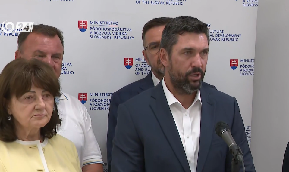 Takáč: Diskutujeme o možnom zákaze vývozu krmovín zo Slovenska. „Situácia je kritická“